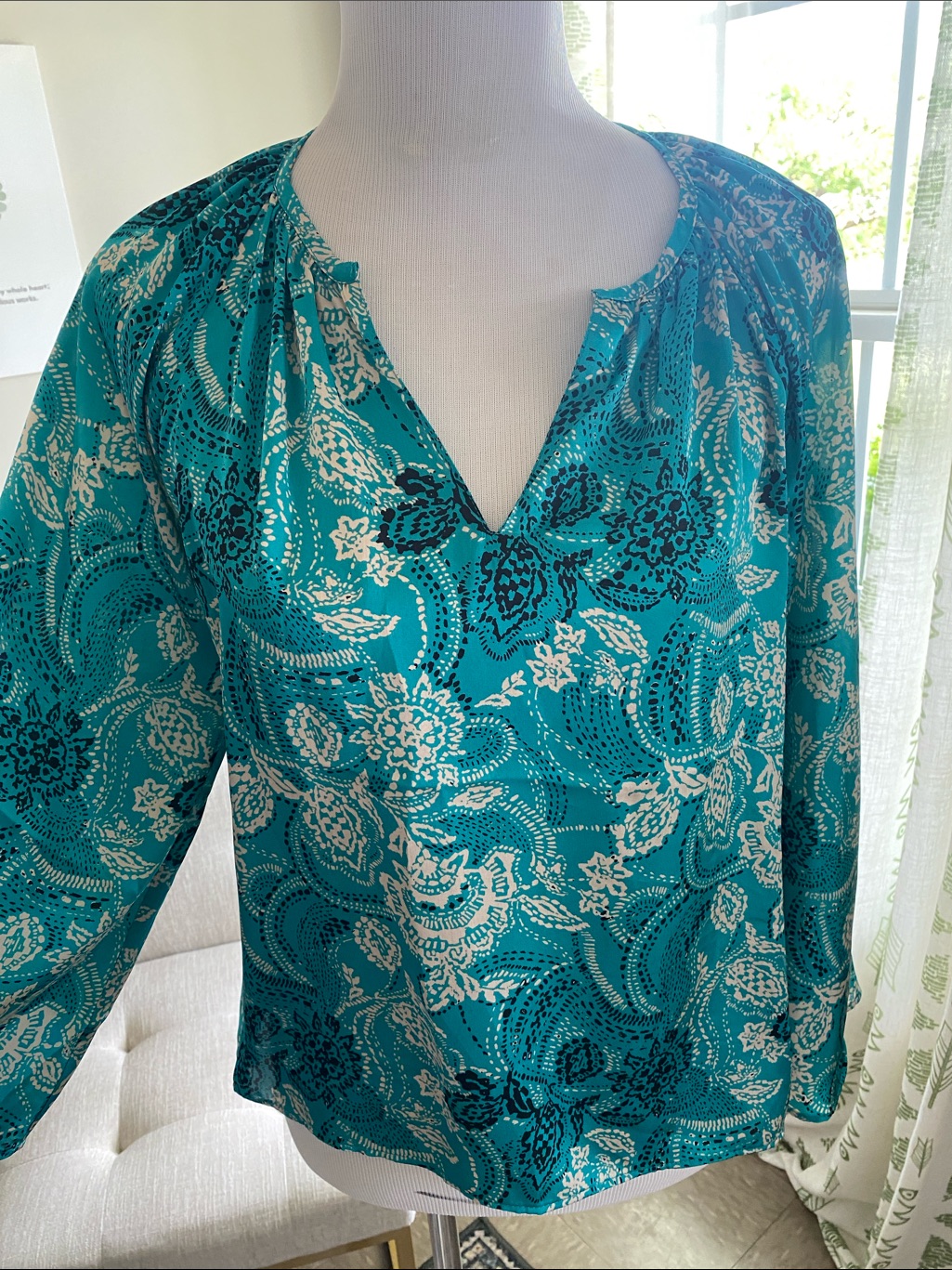 Vince Camuto Teal & White Floral Split-Neck Blouse